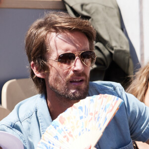 Philippe Lacheau en tribunes lors des Internationaux de France de tennis de Roland Garros 2023 à Paris, France, le 3 juin 2023. © Moreau-Jacovides/Bestimage