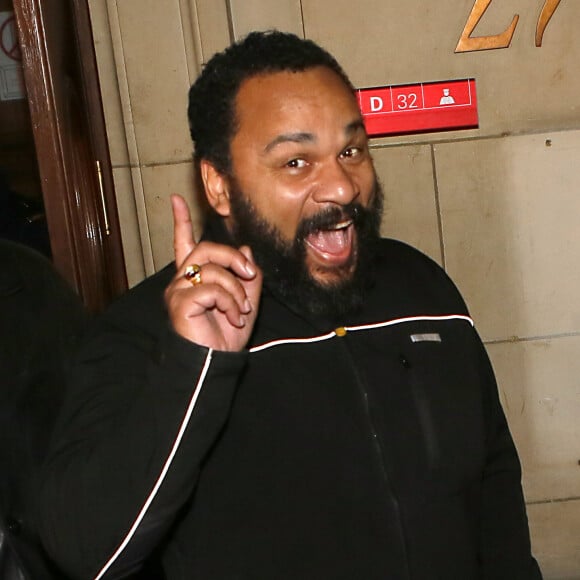 Dieudonné quitte une salle du palais de justice à Paris, le 4 février 2015.
© Christophe Clovis / Bestimage