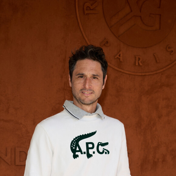 Jérémie Elkaïm au village lors des Internationaux de France de tennis de Roland Garros 2023, à Paris, France, le 5 juin 2023. © Cyril Moreau/Bestimage 