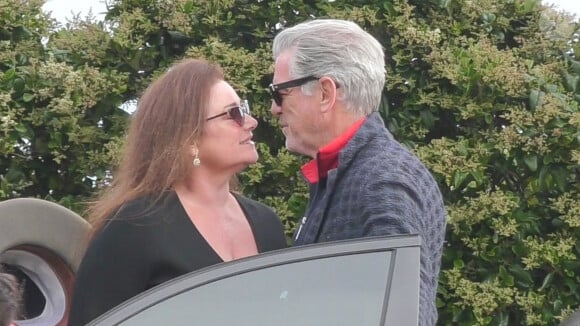 Exclusif - Pierce Brosnan est allé déjeuner avec sa femme Keely Shaye Smith et sa belle-mère Mary May Smith au restaurant Nobu à Malibu le 16 mai 2023.