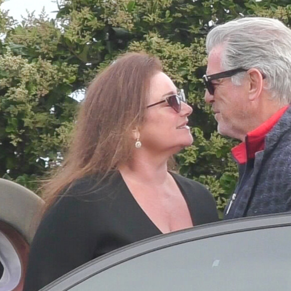 Exclusif - Pierce Brosnan est allé déjeuner avec sa femme Keely Shaye Smith et sa belle-mère Mary May Smith au restaurant Nobu à Malibu le 16 mai 2023.