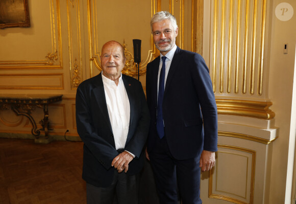 Un véritable moment de convivialité.
Exclusif - Marc Ladreit de Lacharrière et Laurent Wauquiez - Mercredi 31 mai 2023, le dîner du Cercle de la Revue des Deux Mondes, orchestré par Marc Ladreit de Lacharrière, s'est réuni au Cercle de l'Union Interalliée en l'honneur de Laurent Wauquiez (Président de la Région Auvergne – Rhône-Alpes). © Marc Ausset-Lacroix / Bestimage