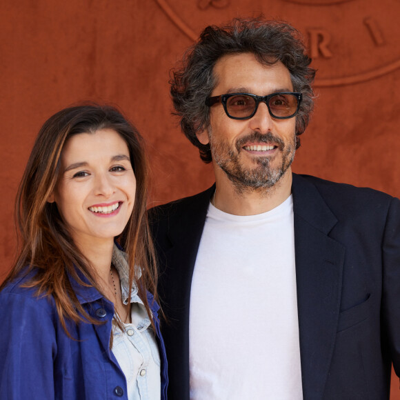 Pour rappel, cette dernière est diplômée de Sciences Po. Elle a épousé l'acteur en 2014.
Fanny Conquy et son compagnon Vincent Elbaz au village lors des Internationaux de France de tennis de Roland Garros 2023, à Paris, France, le 6 juin 2023. © Jacovides-Moreau/Bestimage 