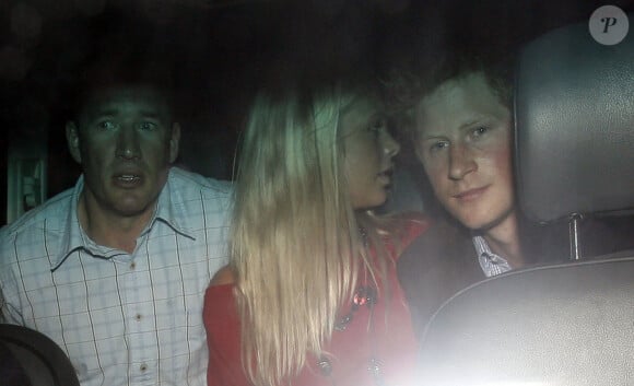 Le prince Harry et Chelsy Davy à Londres en 2007 quittant une soirée