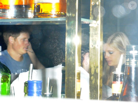 Le prince Harry et Chelsy Davy à Londres en 2008