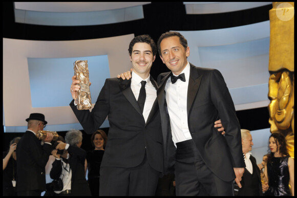 Tahar Rahim et Gad Elmaleh lors des César le 27 février 2010 au théâtre du Châtelet