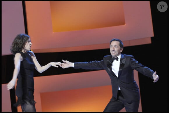 Valérie Lemercier et Gad Elmaleh lors de la cérémonie des César le 27 février 2010 au théâtre du Châtelet