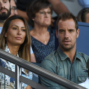 Les deux tourtereaux se sont offert un dîner romantique au restaurant de la Tour Eiffel
 
Richard Gasquet et sa compagne en tribune lors du match de football en ligue 1 Uber Eats PSG - Montpellier (5 - 2) au Parc des Princes à Paris le 13 août 2022.