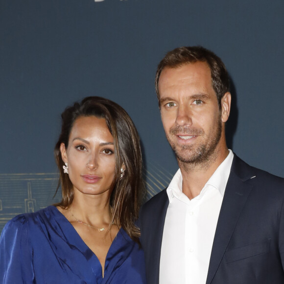 "L'amour et la bouffe", plaisante sa compagne en légende de plusieurs photos de cette belle soirée à deux
 
Richard Gasquet et Clémentine - Soirée de gala "Coeur Central" au profit de Terre d'Impact fonds de dotation de la FFT et de l'association Fête le Mur sur le Court Central Philippe Chatrier à Roland Garros, Paris le 5 juillet 2022. © Marc Ausset-Lacroix/Bestimage