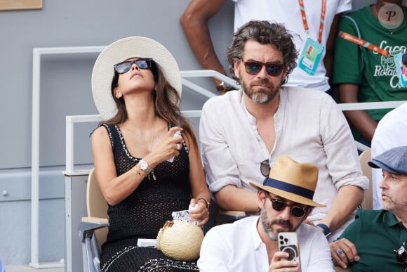 Ils ont déjà un petit garcon ensemble, né en juin 2019.
Reem Kherici, enceinte, et son mari Gilles Lemaire dans les tribunes lors des Internationaux de France de Tennis de Roland Garros 2023. Paris, le 7 juin 2023. © Jacovides / Moreau / Bestimage 