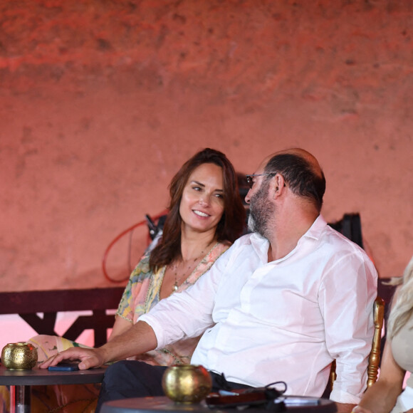 Kad Merad et sa compagne Julia Vignali lors de la soirée du grand gala du "Marrakech du Rire 2022" pour la 10ème édition au palais El Badiî à Marrakech, Maroc, le 18 juin 2022. © Rachid Bellak/Bestimage 