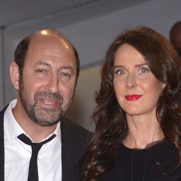 Ils sont restés mariés pendant 20 ans.
Kad Merad et sa femme Emmanuelle - Tapis rouge pour le film "Superstar" au 69ème Festival du film de Venise, le 30 août 2012.
