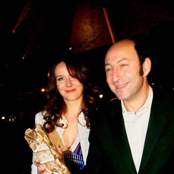 Kad Merad (CESAR DU MEILLEUR SECOND ROLE MASCULIN) ET SA FEMME EMMANUELLE - DINER AU FOUQUET'S APRES LA 32 EME CEREMONIE DES CESAR