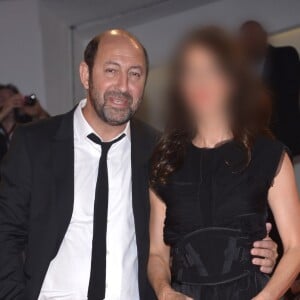 Avant d'être en couple avec Julia Vignali, Kad Merad a connu l'amour avec une autre femme.
Kad Mérad et son ex-femme Emmanuelle Cosso-Mérad - Enregistrement de l'émission "Vivement Dimanche" à Paris. 
