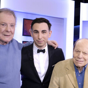 Le chanteur aurait fait un malaise, sur scène, quelques heures avant son hospitalisation.
Exclusif - Herbert Leonard, Jordan de Luxe et Charles Dumont - Enregistrement de l'émission "Chez Jordan" à Paris. Le 15 février 2023 © Cédric Perrin / Bestimage