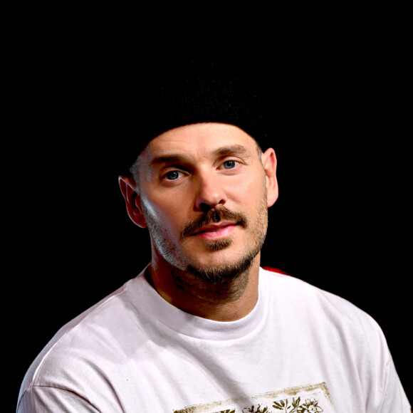 Matt Pokora en show case à Nice, le 6 décembre 2022, dans la nouvelle salle du Casino Partouche du Palais de la Méditerranée pour la radio Kiss FM. Devant plus de 200 auditeurs azuréens invités par la station, Matt Pokora a interprété des nouveaux titres, ainsi que 2 de ses anciens tubes reprit par tout le public. Puis il s'est entretenu avec Jérémy Kiffel, l'un des animateurs de la station, sur sa prochaine tournée qui débutera en juin 2023, sur sa vie de famille, sur le football, une des passions de Matt, puis c'est le public qui a pris le relais en posant des questions. Durant ce show case il y a eu un moment fort avec la venue sur scène du jeune Christopher 15 ans aujourd'hui, mais qui dans les bras de sa mère alors qu'il n'avait que quelques semaines avait posé avec l'artiste. Matt, photo à l'appui, a posé 15 ans après avec le petit Christopher. © Bruno Bebert / Bestimage 
