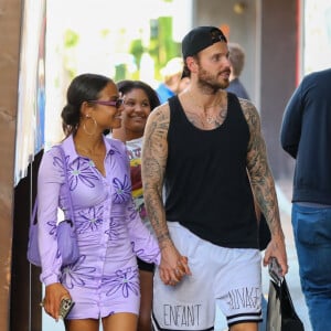 Exclusif - Christina Milian fait du shopping avec sa fille Violet et son mari Matt Pokora (M. Pokora) à Los Angeles le 6 avril 2022. Veuillez flouter le visage de l'enfant avant publication 