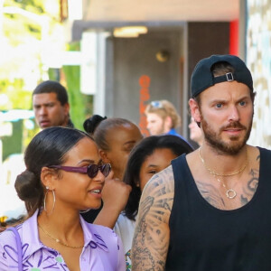 Christina Milian fait du shopping avec sa fille Violet et son mari Matt Pokora (M. Pokora) à Los Angeles le 6 avril 2022. Veuillez flouter le visage de l'enfant avant publication 