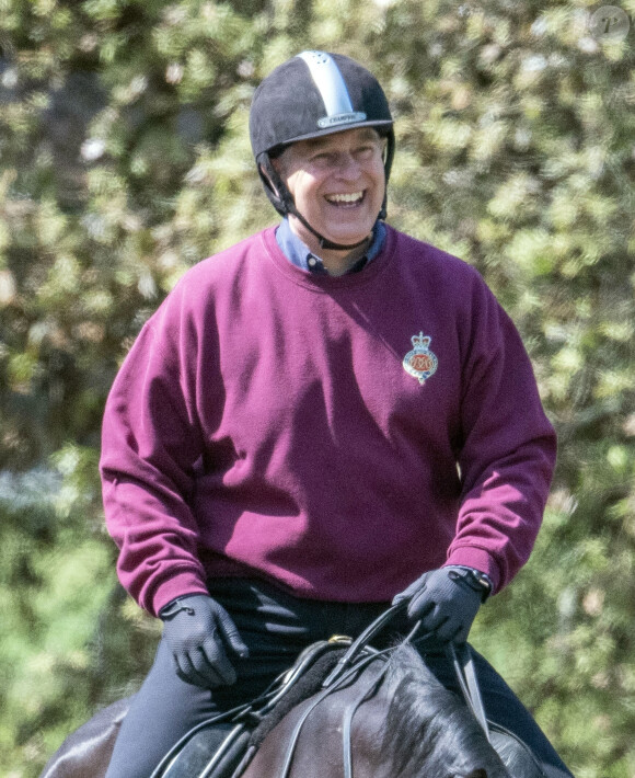 Le Prince Andrew est tout sourire lors d'une balade à cheval avec des palefreniers à Windsor, Royaume Unis le 27 Mai 2023. 