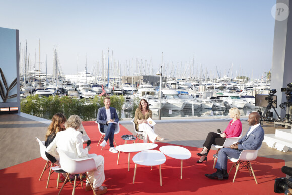 Exclusif - Damien Thévenot, Julia Vignali, Charlotte Lipinska, Anicet Mbida sur le plateau de l"émission Télématin lors du 76ème Festival International du Film de Cannes, France, le 24 mai 2023. © Jack Tribeca/Bestimage