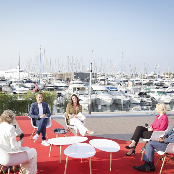 Exclusif - Damien Thévenot, Julia Vignali, Charlotte Lipinska, Anicet Mbida sur le plateau de l"émission Télématin lors du 76ème Festival International du Film de Cannes, France, le 24 mai 2023. © Jack Tribeca/Bestimage