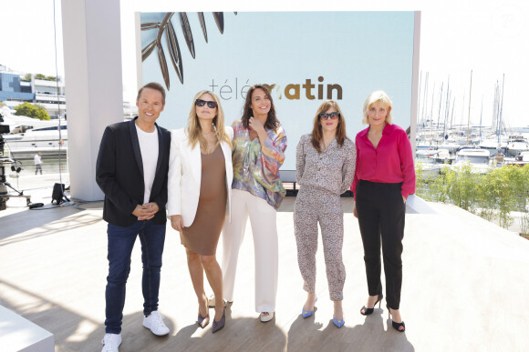 Exclusif - Damien Thévenot, Virginie Efira (enceinte), Julia Vignali, Valérie Donzelli, Charlotte Lipinska sur le plateau de l"émission Télématin lors du 76ème Festival International du Film de Cannes, France, le 23 mai 2023. © Jack Tribeca/Bestimage