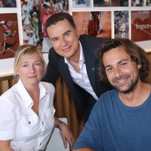 Exclusif - Anne-Élisabeth Lemoine, Laurent Luyat et Bertrand Chameroy - Célébrités au Déjeuner France TV lors des Internationaux de France de Tennis de Roland Garros 2023 - Jour 15 à Paris le 11 Juin 2023. © Bertrand Rindoff / Bestimage 