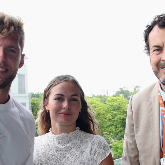 Exclusif - Kevin Mayer (Athlète français), sa femme Delphine et Laurent-Eric Lelay (Directeur Général des sports de France Télévision) - Célébrités au Déjeuner France TV lors des Internationaux de France de Tennis de Roland Garros 2023 - Jour 15 à Paris le 11 Juin 2023. © Bertrand Rindoff / Bestimage 