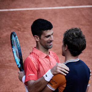 Novak Djokovic, Casper Ruud - Novak Djokovic remporte les Internationaux de France de tennis de Roland Garros 2023 face à Casper Ruud (7-6 [7-1], 6-3, 7-5) à Paris le 11 juin 2023. Novak Djokovic s'adjuge un 23ème titre record en Grand Chelem et dépasse Rafael Nadal, bloqué à 22 titres et forfait cette année. © Jacovides-Moeau/Bestimage 