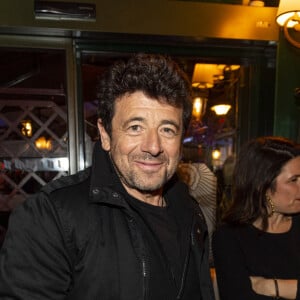 Patrick Bruel pose lors de la remise du prix littéraire "La Closerie des Lilas" à la Closerie des Lilas à Paris, le 18 avril 2023. © Pierre Perusseau/Bestimage