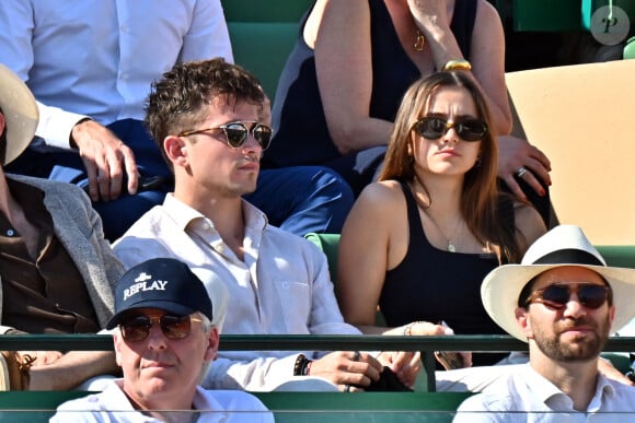 Après 1 an et demi de vie à deux, le pilote et sa compagne se sont séparés

Charles Leclerc et sa compagne Charlotte Siné - Les personnalités assistent à la victoire du Grec Stefanos Tsitsipas face à l'Allemand Alexander Zverev (6-4, 6-2) lors de la demi-finale du tournoi Masters 1000 de Monte-Carlo à Roquebrune-Cap-Martin, le 16 avril 2022.