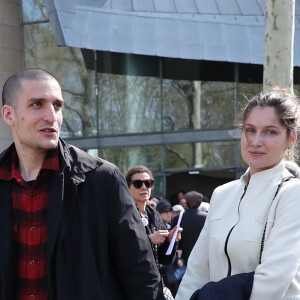 Laetitia Casta et son mari Louis Garrel à la sortie de l'hommage à Agnès Varda dans la Cinémathèque française avant ses obsèques au cimetière du Montparnasse à Paris, France, le 2 avril 2019. 