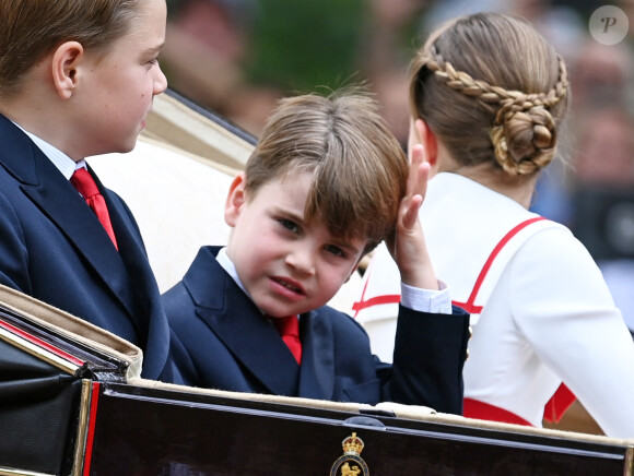 Le petit Louis n'en a fait qu'à sa tête, comme toujours
Le prince George, la princesse Charlotte et le prince Louis de Galles - La famille royale d'Angleterre lors du défilé "Trooping the Colour" à Londres. Le 17 juin 2023 