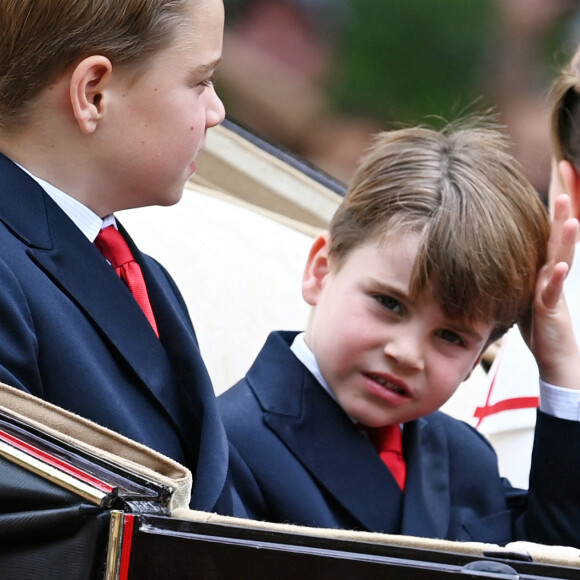 Le petit Louis n'en a fait qu'à sa tête, comme toujours
Le prince George, la princesse Charlotte et le prince Louis de Galles - La famille royale d'Angleterre lors du défilé "Trooping the Colour" à Londres. Le 17 juin 2023 