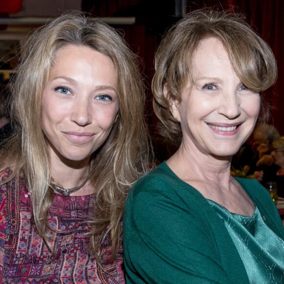 Laura Smet et sa mère Nathalie Baye à la soirée en l'honneur de Nathalie Baye, organisée par Louis Michel Colla, à La Chope des Puces, à Saint-Ouen. © Cyril Moreau / Bestimage