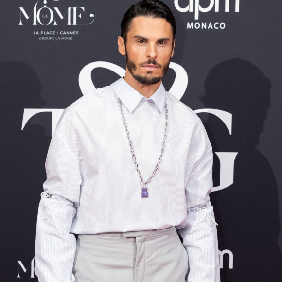 Baptiste Giabiconi - Photocall de la première édition du dîner de charité "Together we Give" sur la Plage "La Môme"lors du 76ème Festival International du Film de Cannes le 23 mai 2023. © Jeremy Melloul/Bestimage