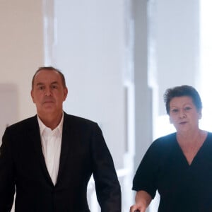 La procureure a demandé en outre l'indemnisation de Gabriel P., le seul des cinq plaignants pour lequel le chef de harcèlement sexuel a été retenu contre le prévenu
Exclusif - Jean-Marc Morandini et son avocate, Florence Rault - L'animateur de radio, journaliste, présentateur de télévision et producteur français, Jean-Marc Morandini, accompagné de son avocate, maître F.Rault, arrive à la chambre correctionnelle du tribunal judiciaire de Paris Batignolles, le 14 juin 2023. Jean-Marc Morandini est jugé pour "harcèlement sexuel" et "travail dissimulé", à Paris, lors du deuxième et dernier jour de son procès. © Christophe Clovis /Bestimage