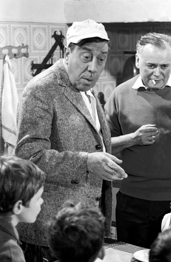 Archives - Fernandel sur le tournage du film "Le Boulanger de Valorgue" en 1952.