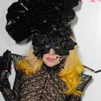 Lady Gaga : En dentelle et en transparence... la déesse masquée est plus dénudée que jamais et folle !