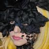 Lady Gaga fait la promotion d'un nouveau produit de maquillage de la marque de cosmétiques MAC VIVA GLAM en édition limitée dont les bénéfices iront à une fondation pour la recherche contre le sida le 1er mars 2010 à Londres
