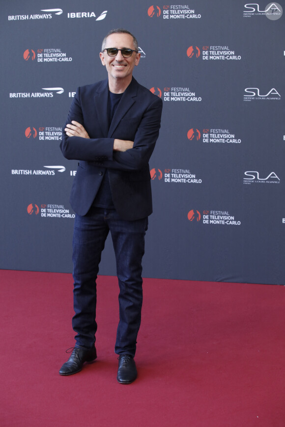 Il a retrouvé la famille princière de Monaco
Gad Elmaleh sur le tapis rouge du photocall de la cérémonie d'ouverture du 62ème Festival de Télévision de Monte-Carlo, à Monaco, le 16 juin 2023. © Denis Guignebourg/BestImage 