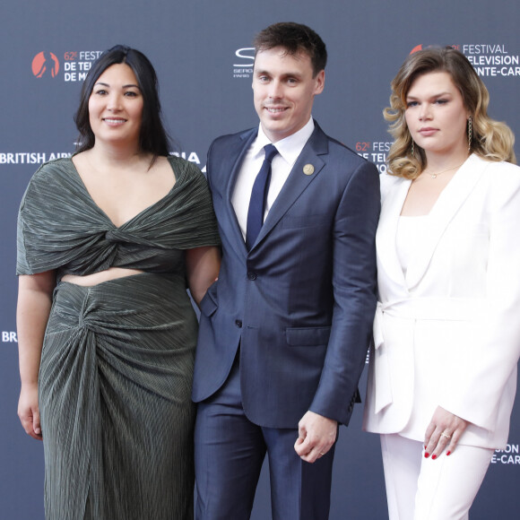 Le Festival a débuté le 16 juin 2023
Louis Ducruet, sa femme Marie et Camille Gottlieb sur le tapis rouge du photocall de la cérémonie d'ouverture du 62ème Festival de Télévision de Monte-Carlo, à Monaco. © Denis Guignebourg/BestImage 