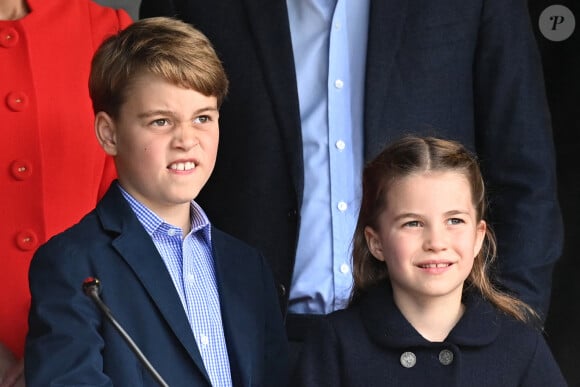 Le prince George de Cambridge et la princesse Charlotte de Cambridge en visite au château de Cardiff, Royaume Uni, le 4 juin 2022, à l'occasion du jubilé de platine de la reine d'Angleterre. 