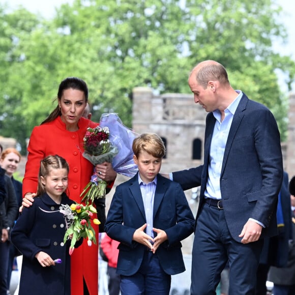 Kate Catherine Middleton, duchesse de Cambridge, le prince William, duc Cambridge, et leurs enfants, la princesse Charlotte et le prince George - Le duc et la duchesse de Cambridge, et leurs enfants, en visite à Cardiff, à l'occasion du jubilé de platine de la reine d'Angleterre. Le 4 juin 2022 