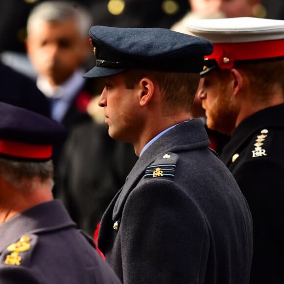 Depuis plusieurs années, ils ne se supportent plus ! 
Le prince Charles, prince de Galles, Le prince William, duc de Cambridge et Le prince Harry, duc de Sussex lors de la cérémonie du centenaire de l'armistice du 11 novembre 1918 au palais de Whitehall à Londres, Royaume Uni, le 11 novembre 2018. 