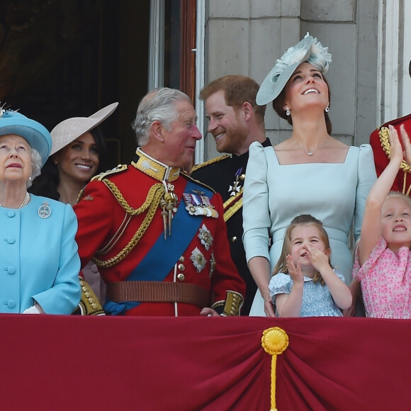 La reine Elisabeth II d'Angleterre, le prince Charles, prince de Galles, le prince Harry, duc de Sussex, et Meghan Markle, duchesse de Sussex, le prince William, duc de Cambridge, et Catherine (Kate) Middleton, duchesse de Cambridge, la princesse Charlotte de Cambridge, Savannah Phillips, le prince George de Cambridge, Isla Phillips - Les membres de la famille royale britannique lors du rassemblement militaire "Trooping the Colour" (le "salut aux couleurs"), célébrant l'anniversaire officiel du souverain britannique. Cette parade a lieu à Horse Guards Parade, chaque année au cours du deuxième samedi du mois de juin. Londres, le 9 juin 2018. 