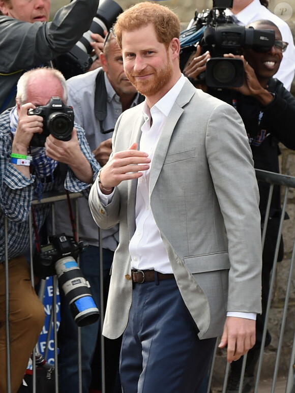 Le prince William, duc de Cambridge et le prince Harry arrivent au château de Windsor à la veille du Mariage Royal le 18 mai 2018. 