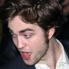 La nouvelle coupe de cheveux de Robert Pattinson continue de faire sensation lors de la première de Remember Me à New York le 1er mars 2010