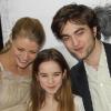 Emilie de Ravin, Robert Pattinson et la petite Ruby Jerrins lors de la première de Remember Me à New York le 1er mars 2010