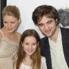 Emilie de Ravin, Robert Pattinson et la petite Ruby Jerrins lors de la première de Remember Me à New York le 1er mars 2010
